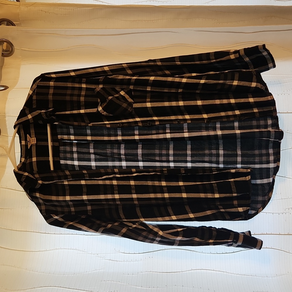 Woolrich women's black & white plaid top!